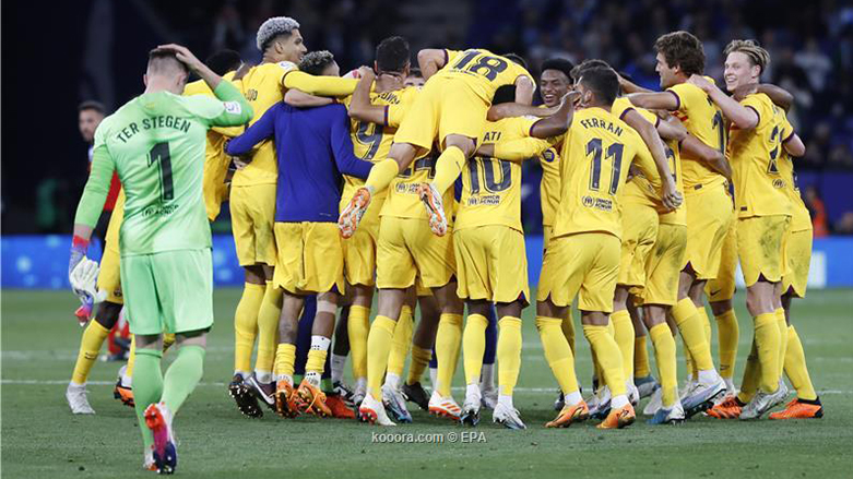 من احتفالات لاعبي برشلونة بعد مباراته مع أسبانيول